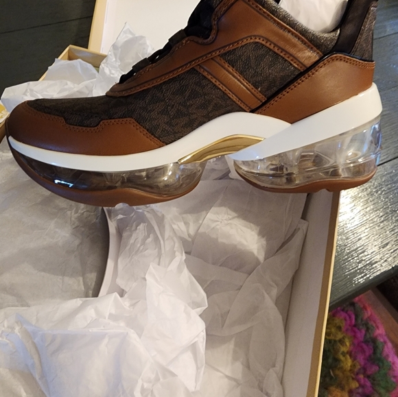 SOLD!!! Michael Kors Olympia Logo trainer - Picture 2 of 6